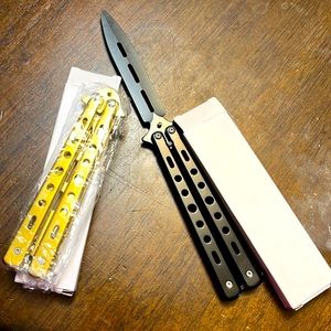 Bundle  🍒 at 5 for $25. Trainer butterfly knife (not sharp) in gold.
